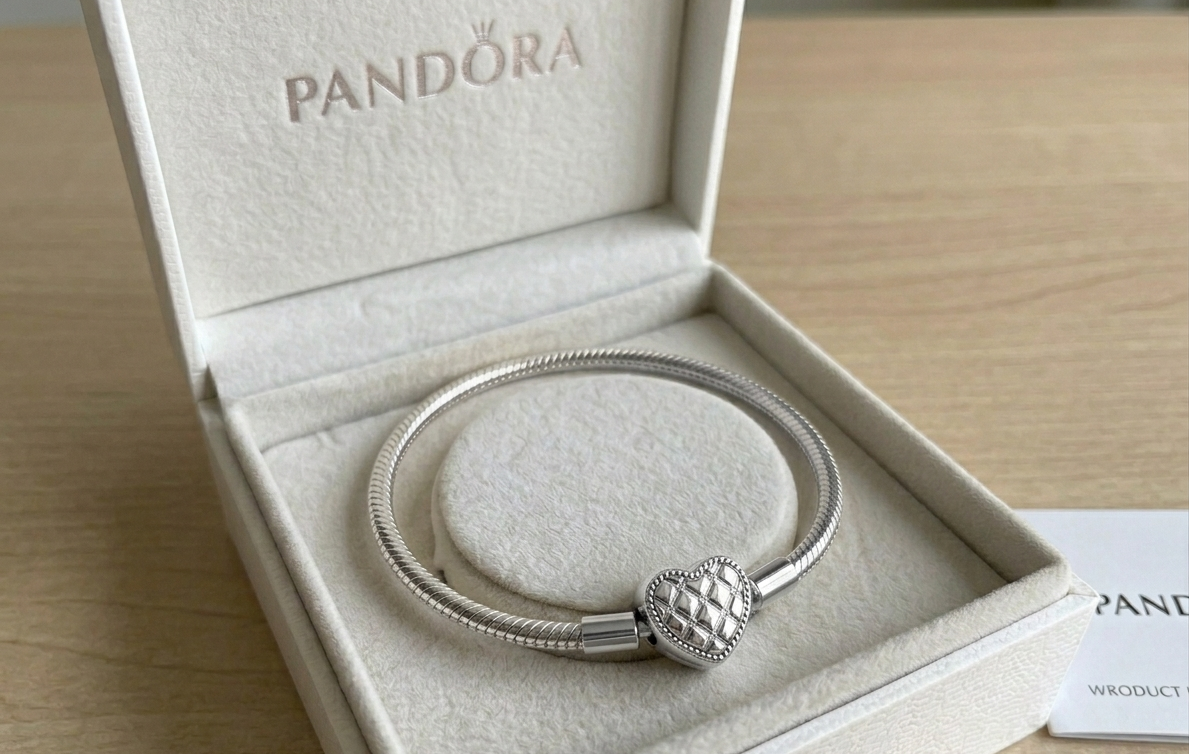 Pulsera Corazon plateado.